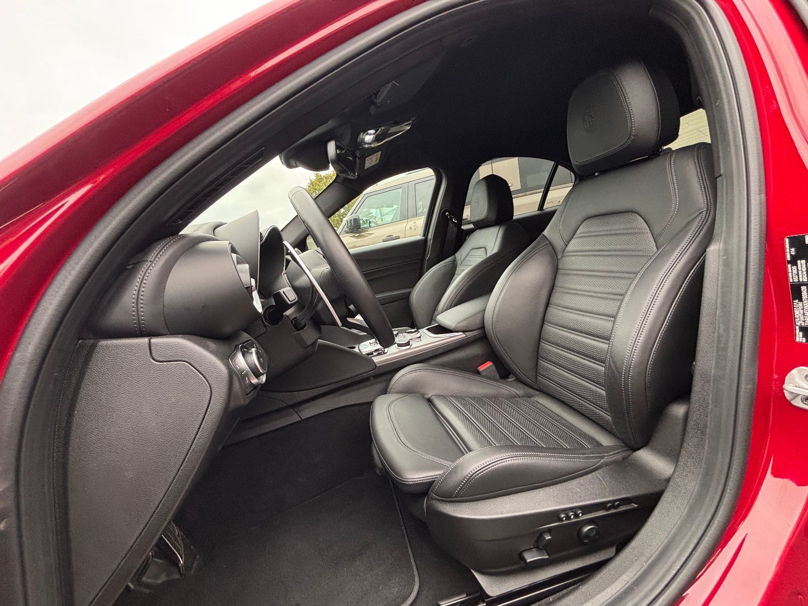 Fahrzeugabbildung Alfa Romeo Giulia Veloce Q4/ACC/MEMORY/KAMERA/NAVI/SOUND/