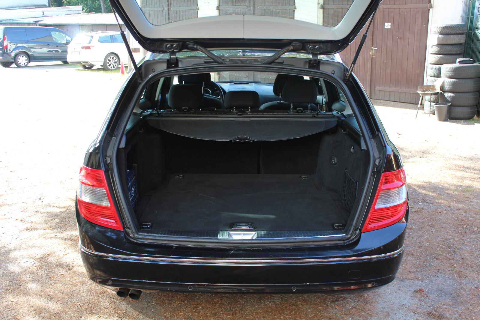 Mercedes-Benz C180 2011 — photo 12