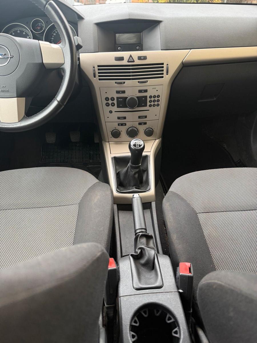 Opel Astra 2008 — photo 12
