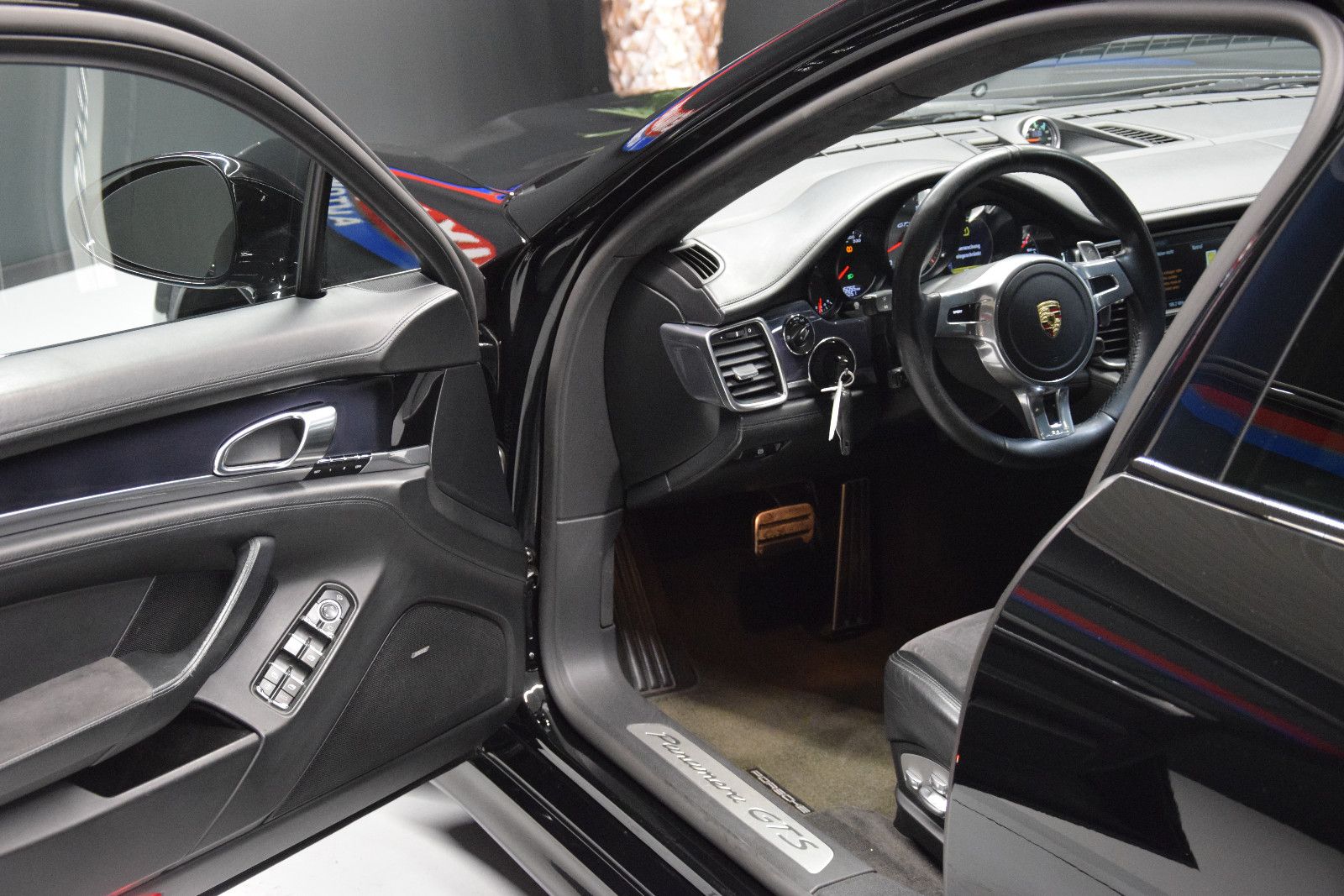 Fahrzeugabbildung Porsche Panamera GTS Bose Schiebedach PASM Sport Chrono