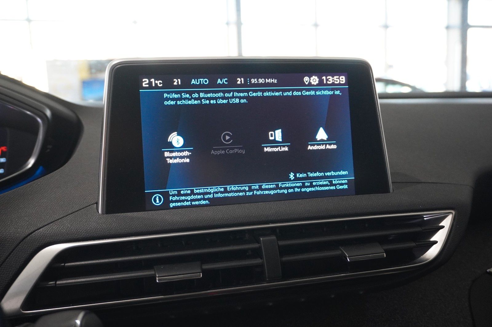 Fahrzeugabbildung Peugeot 3008 1.5D ALLURE NAVI/LED/KAMERA/VIRU./SHZ/AHK