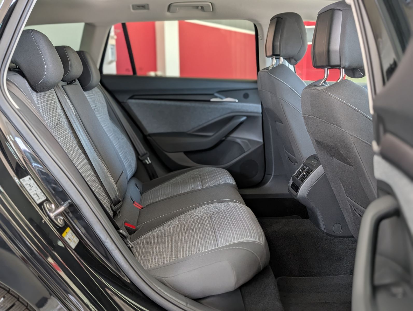 Fahrzeugabbildung SKODA Superb IV 2.0TDI DSG 4x4 MATRIX ACC NEUES MODELL
