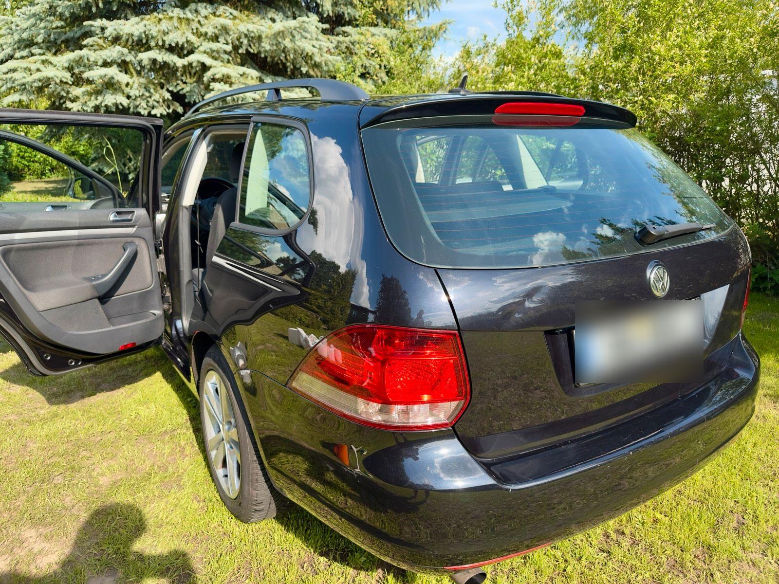 Volkswagen Golf 2010 — interior