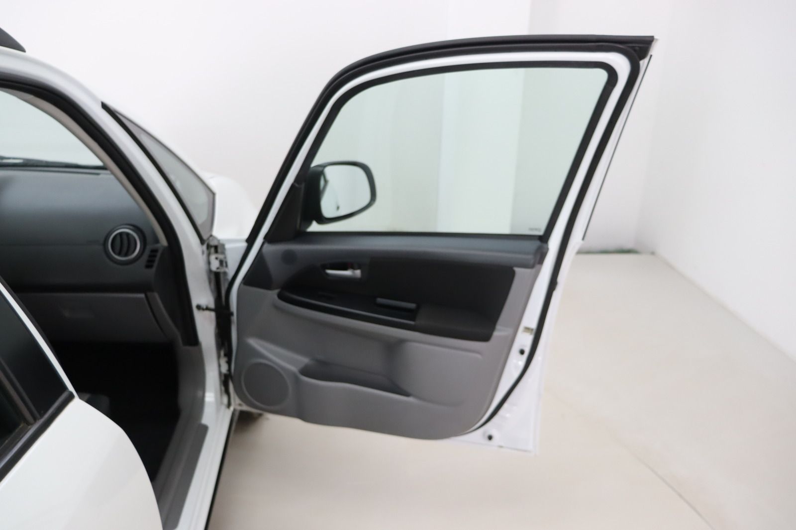 Fahrzeugabbildung Suzuki SX4 1.6 VVT * 1. Hand *HU/AU bis 11.2027 * Klima