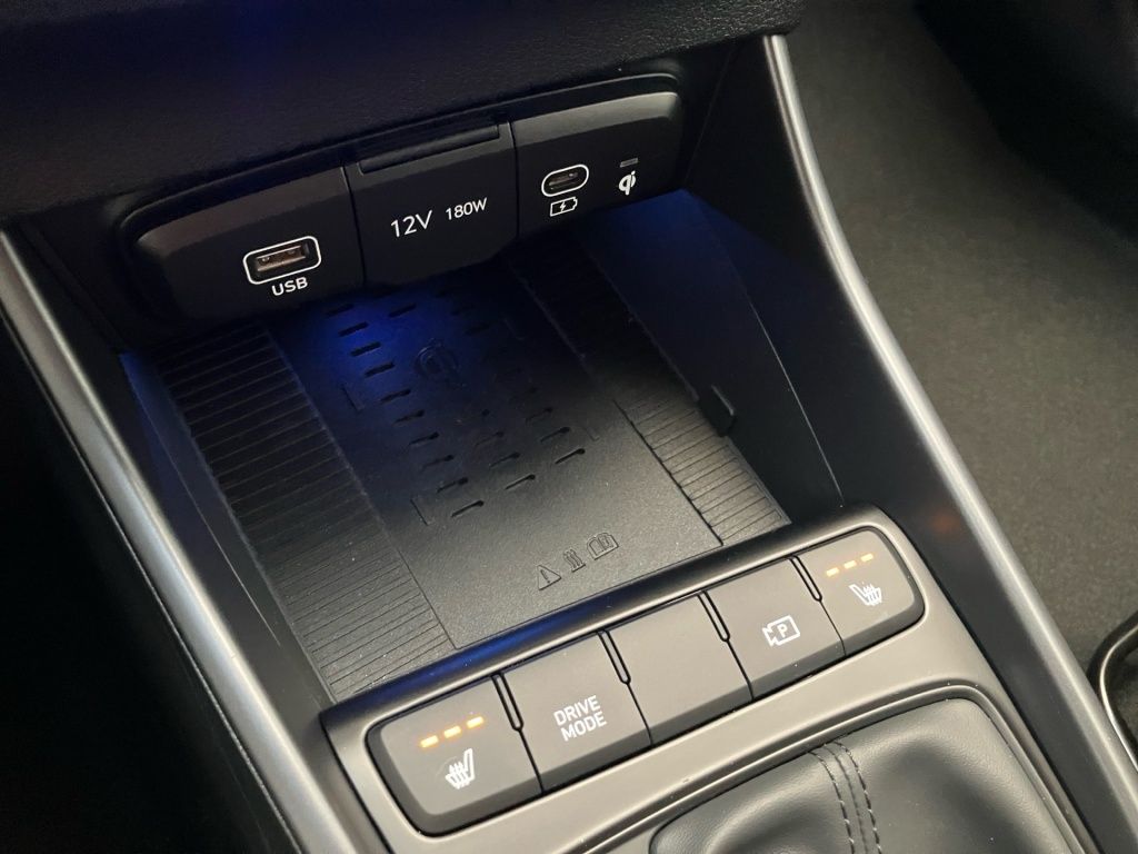 Fahrzeugabbildung Hyundai BAYON 1.0 T-GDI 7-DCT Blackline AUT Akustikglas