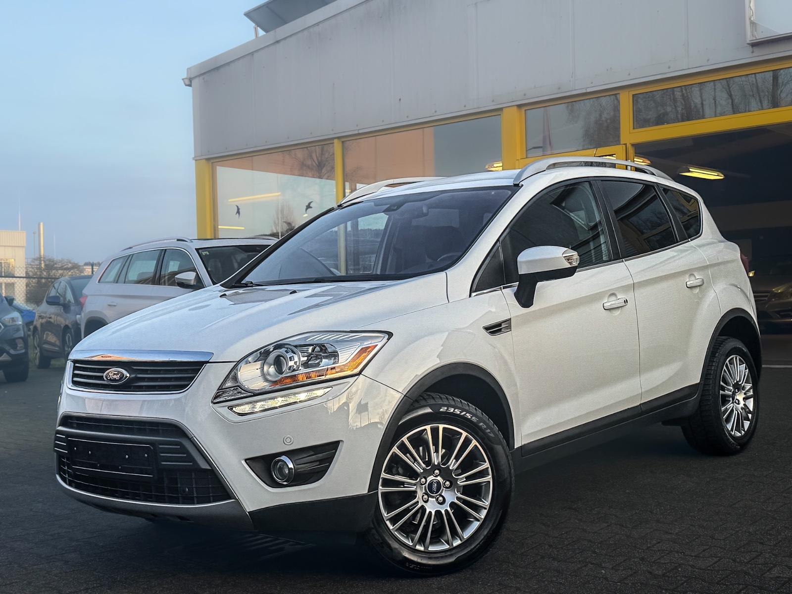 Ford Kuga Titanium/4x4/STYLE PKG/BI-XENON/NAVI/LEDER