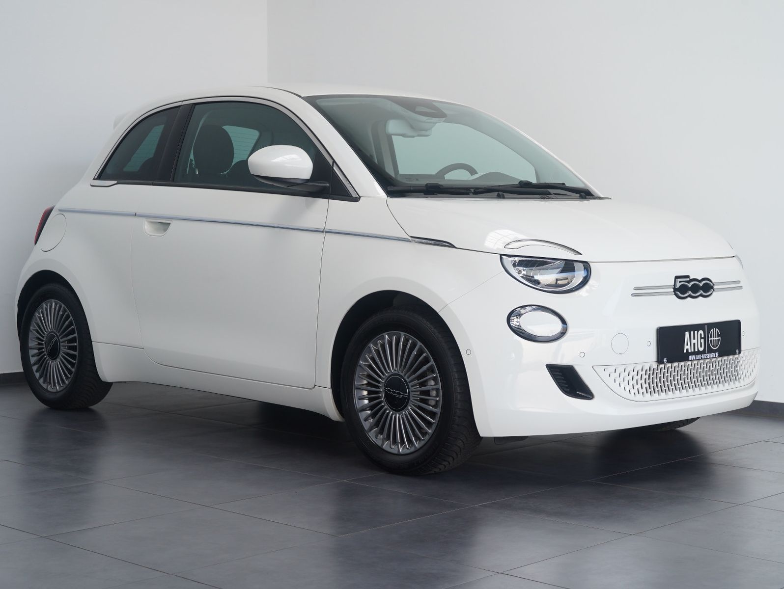 Fahrzeugabbildung Fiat 500e 87KW/42kWh/DC-LADEN/CARPLAY/DAB/SOH/KAMERA