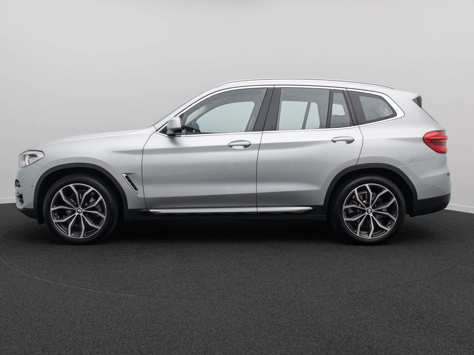 Fahrzeugabbildung BMW X3 xD20d  xLine Kamera DAB CockPit+AHK Sport 20"