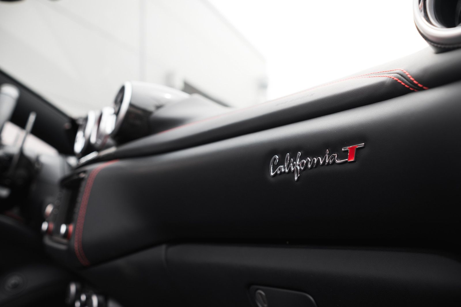 Fahrzeugabbildung Ferrari California T-erst 9.640km-Navigation-