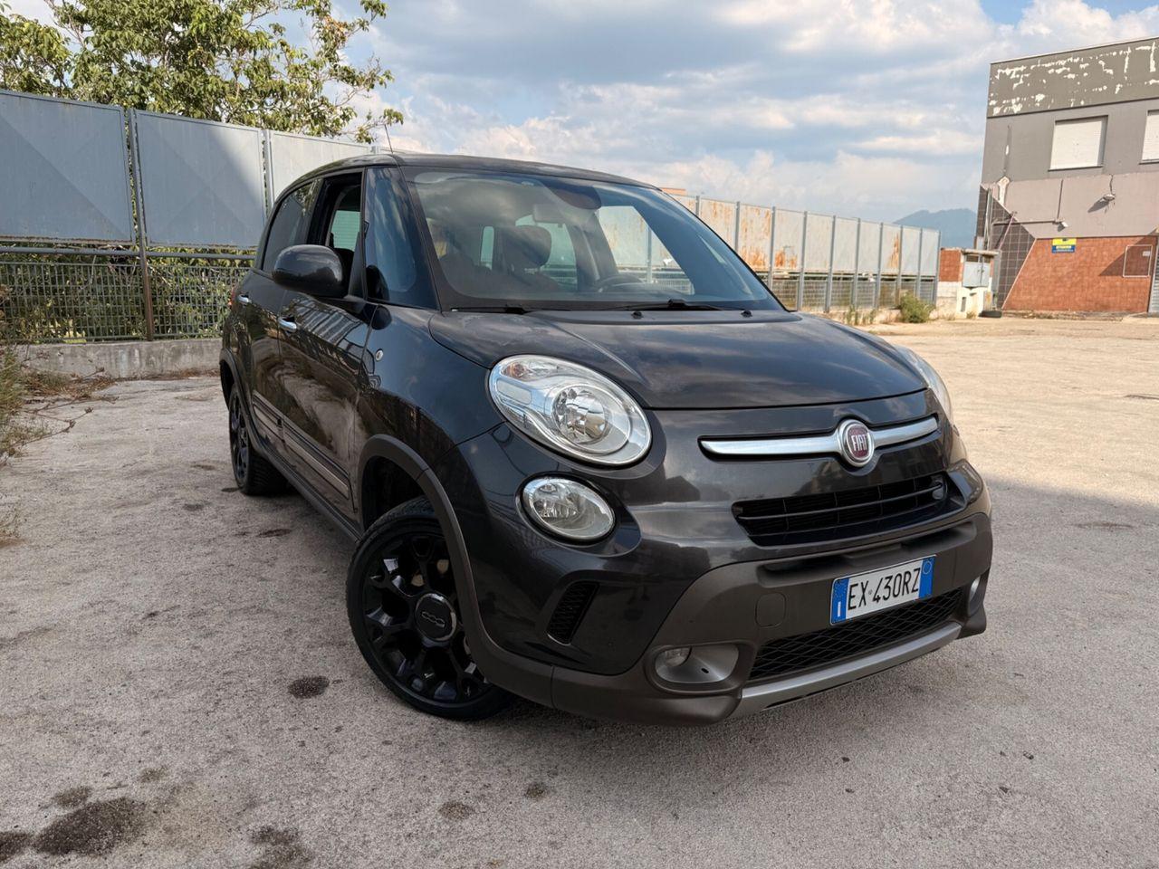Fiat 500L 2015 — interior