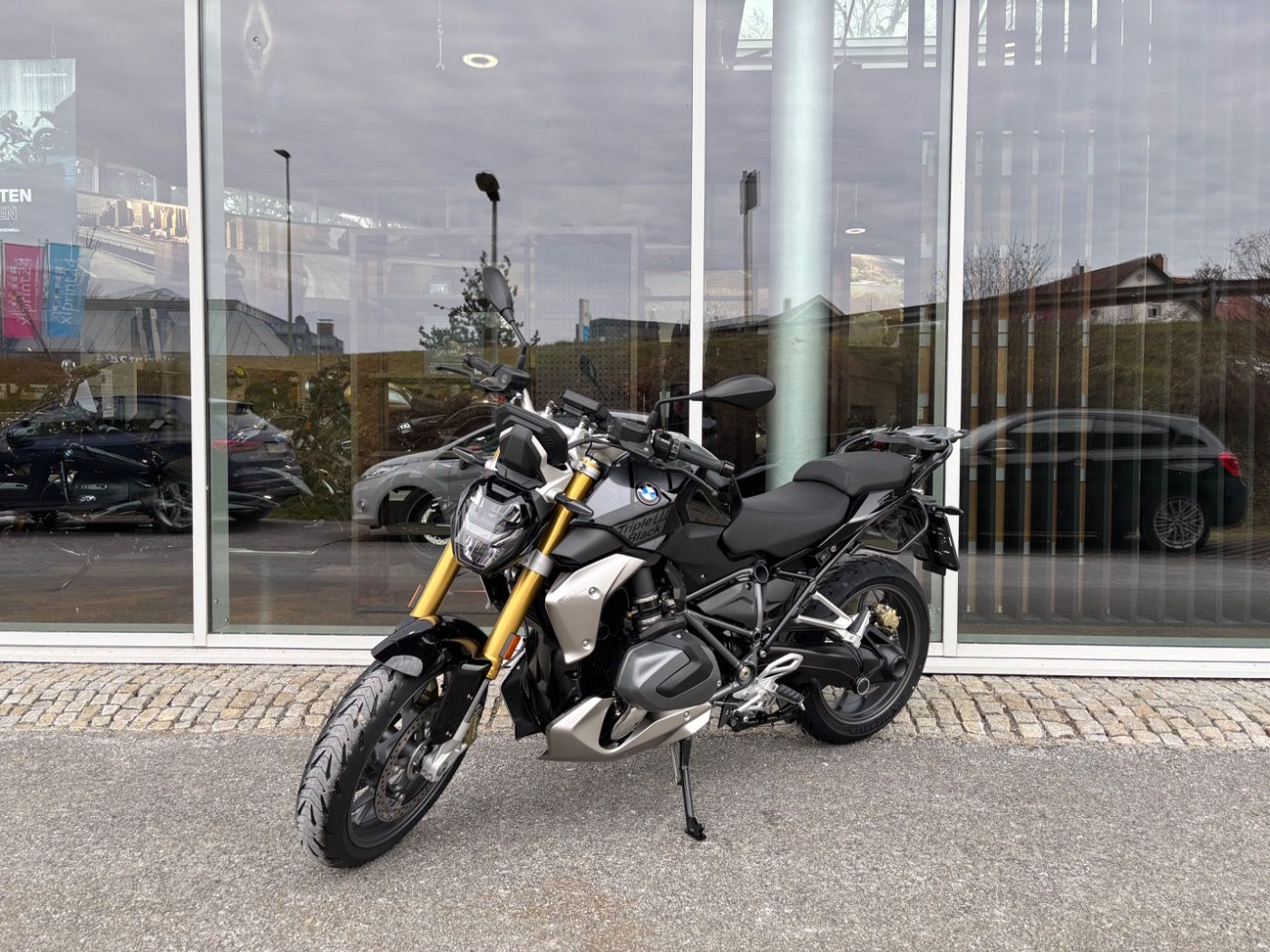 Fahrzeugabbildung BMW R 1250 R Triple Black 3 Pakete