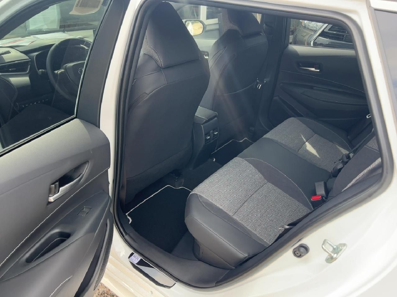 Fahrzeugabbildung Toyota Corolla TS 2,0 Hybrid Teamplayer + Technik-Paket