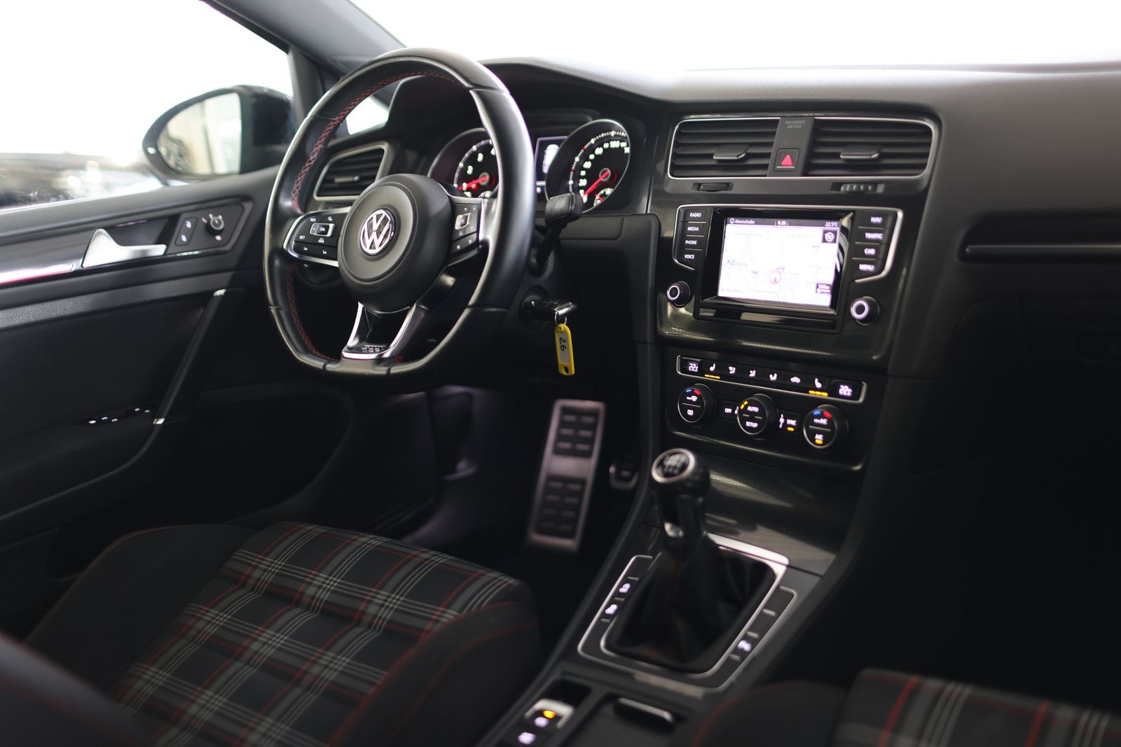 Volkswagen Golf VII 2,0 GTI BMT SCHALTER / 2. BESITZ foto 8