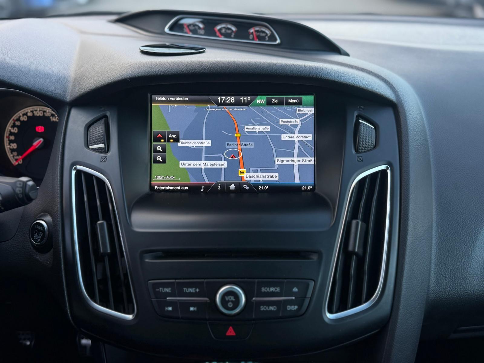 Ford Focus 2015 — photo 19