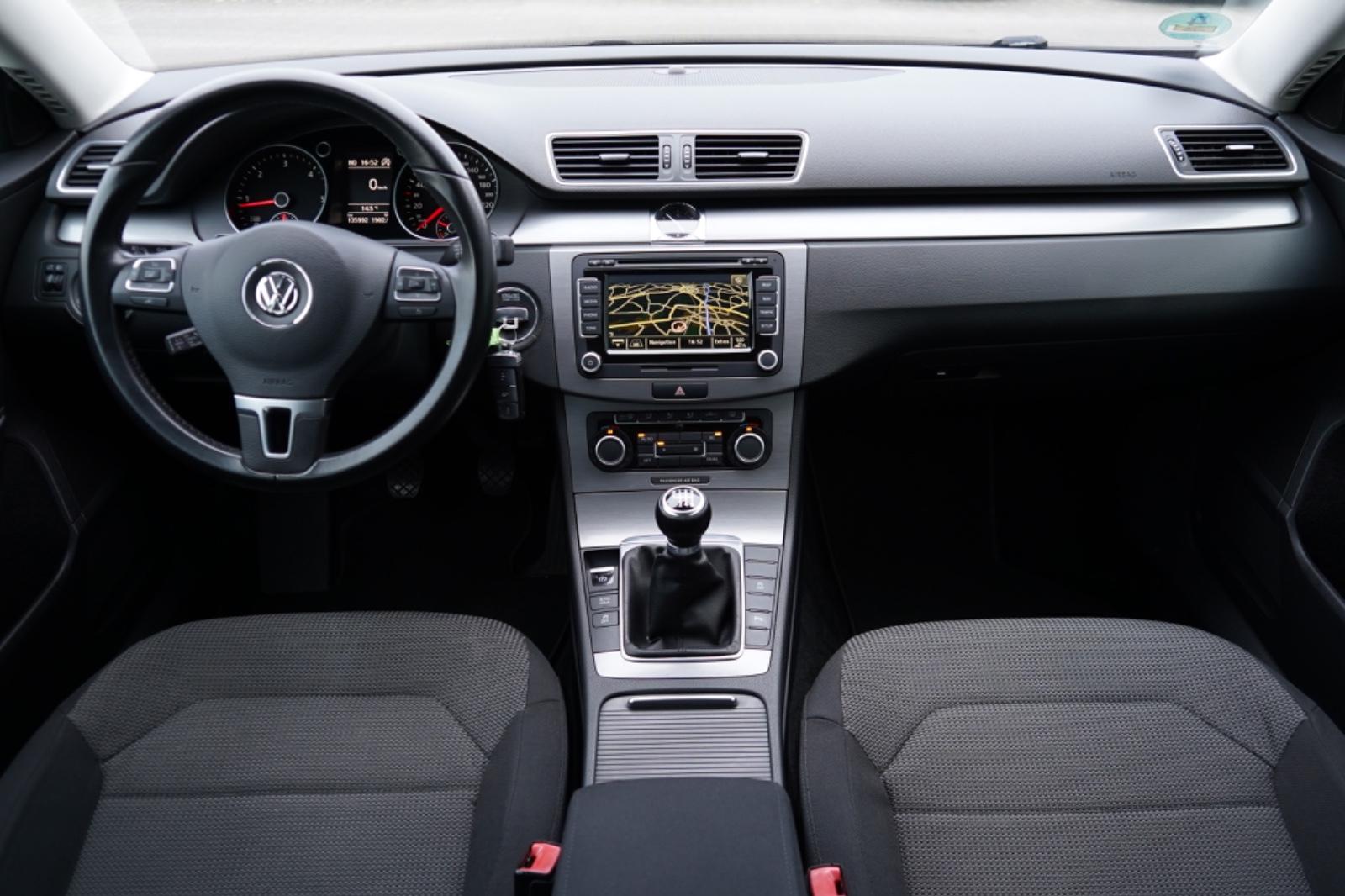 Volkswagen Passat 2011 — photo 6