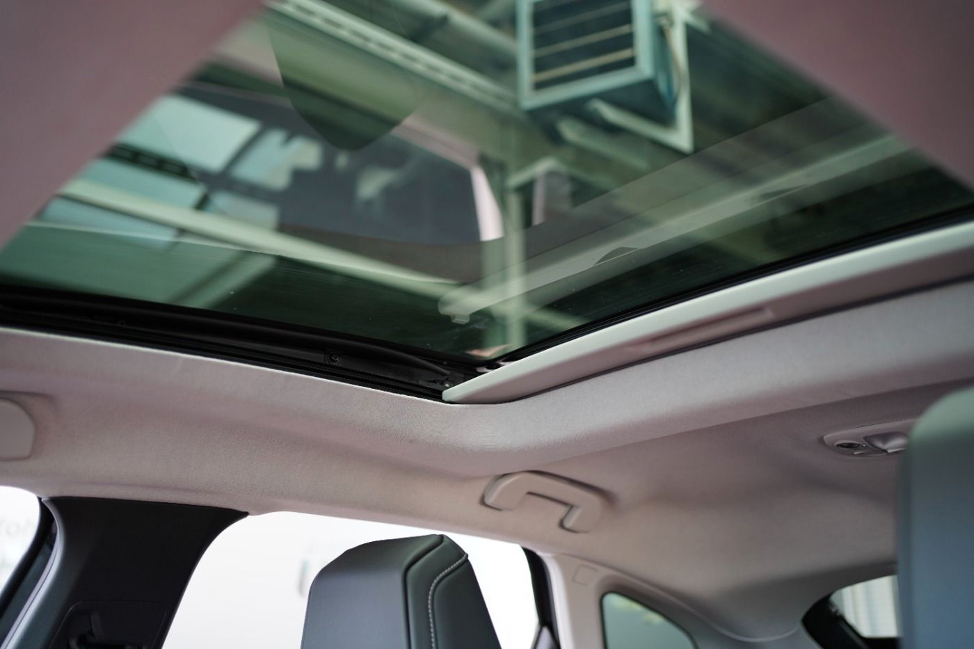 Fahrzeugabbildung Citroën C4 PureTech 155 EAT8 Shine Automatik Leder Navi