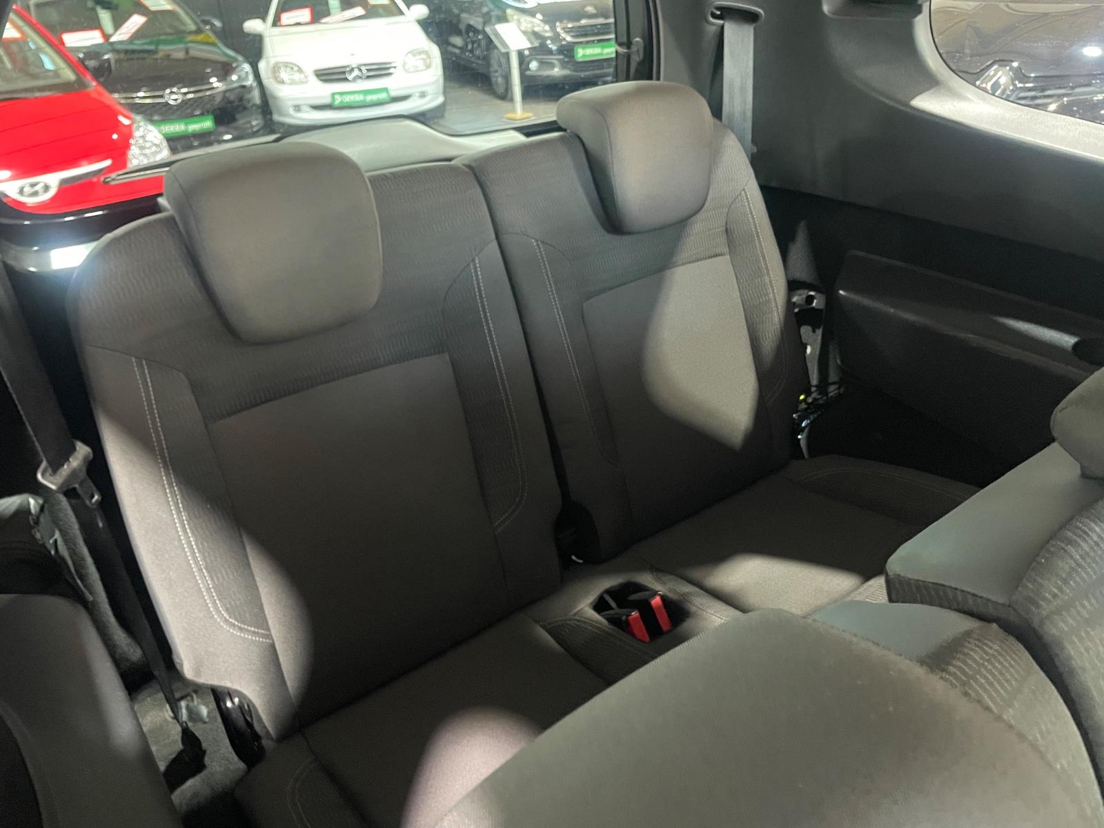 Dacia Lodgy 2013 — photo 11