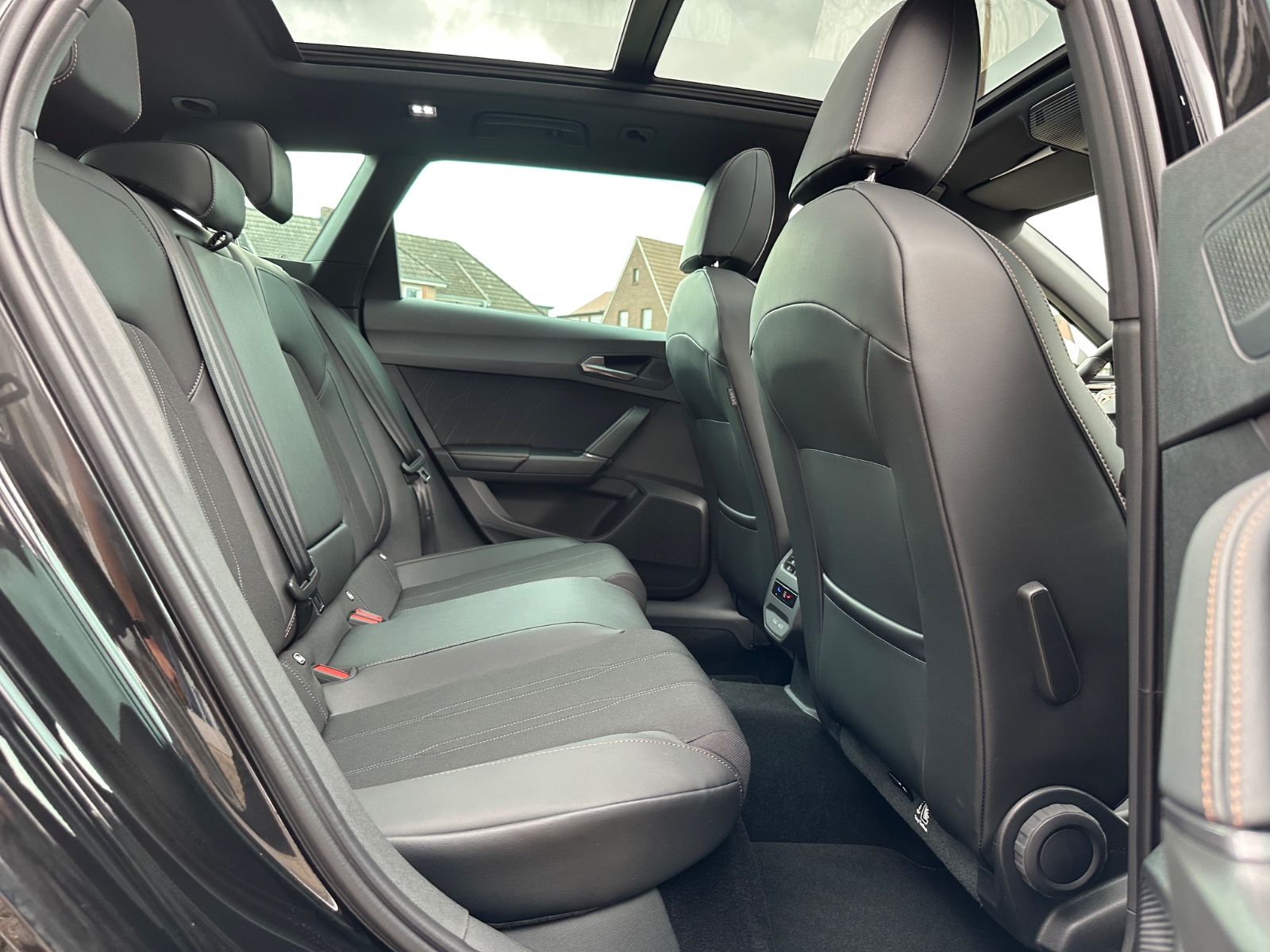 Fahrzeugabbildung CUPRA Leon ST 2.0 TDI DSG Pano/ACC/LED/CarPlay/18"