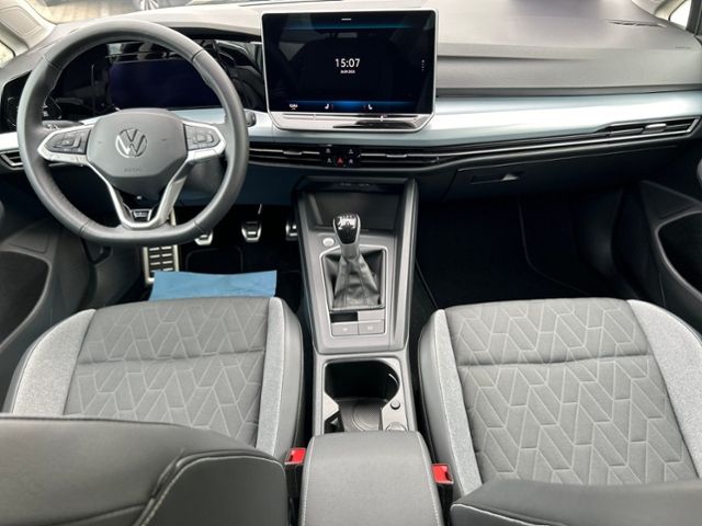 Fahrzeugabbildung Volkswagen Golf VIII 1.5 TSI GOAL LED KAMERA AHK KEYLESS SH