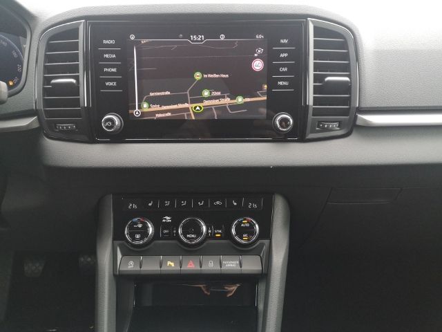 Fahrzeugabbildung SKODA Karoq 1.5 TSI Selection AHK PDC KAMERA LED