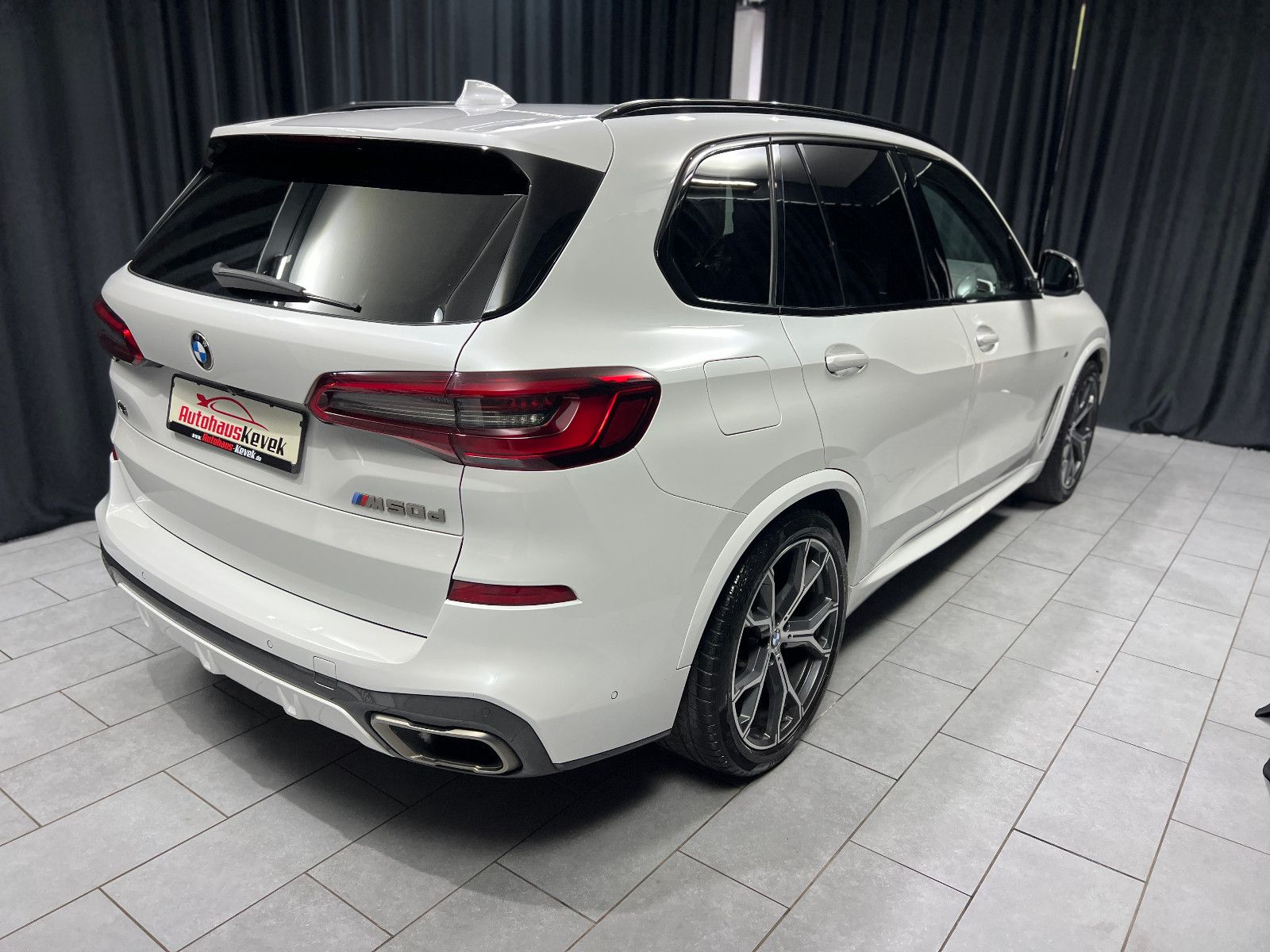 Fahrzeugabbildung BMW X5 M50d*LASER*SKY-LOUNGE*LUFT*7-SITZER*MASSAGE*