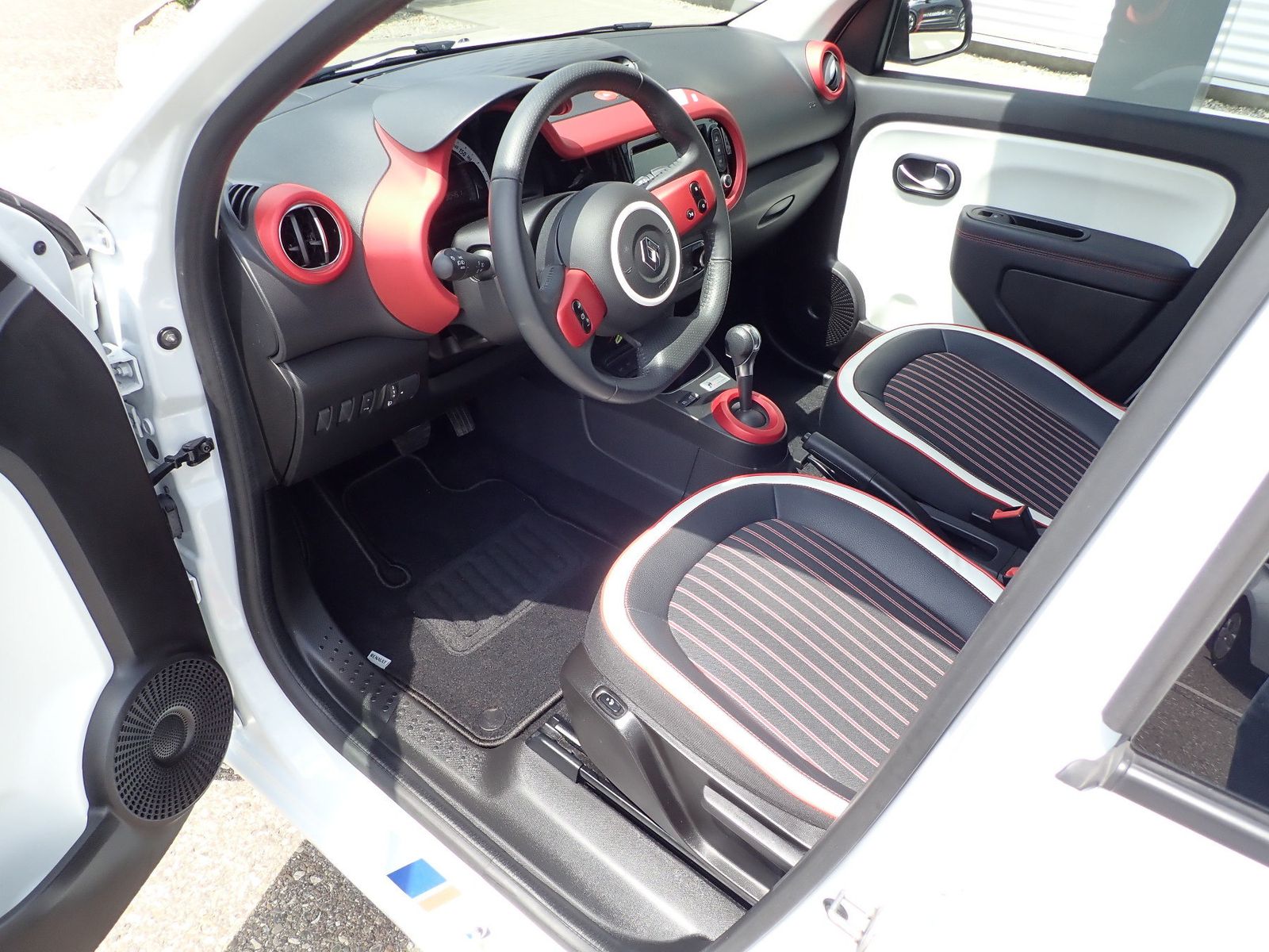 Fahrzeugabbildung Renault Twingo TCe 90 LE COQ SPORTIF/AUTOMATIK/ FALTDACH