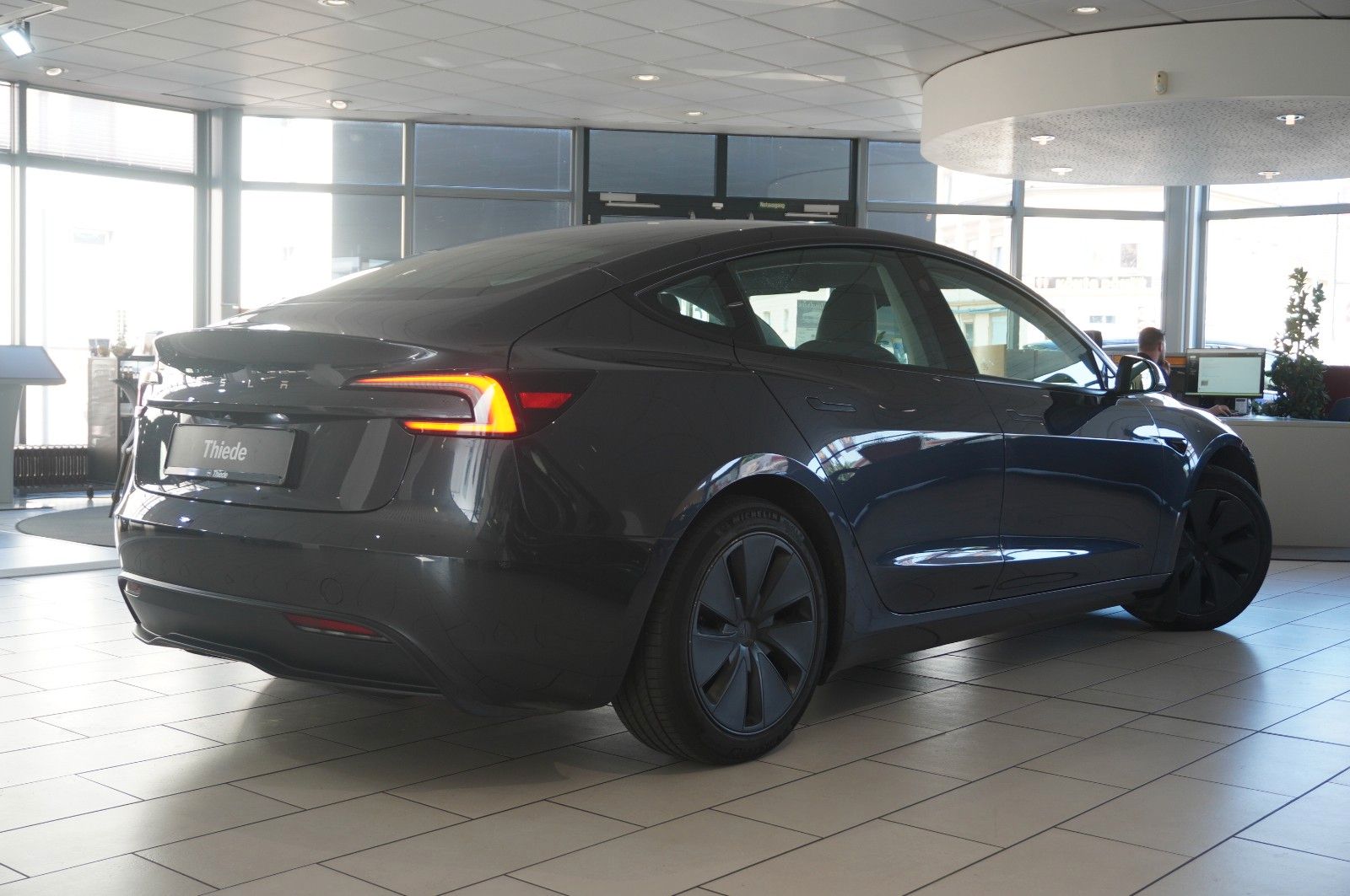 Fahrzeugabbildung Tesla Model 3 Standard Range RWD  NAVI/KAMERA/SH/PILOT