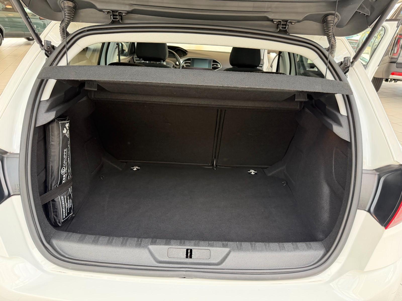 Peugeot 308 Style 1.2 Kamera Panorama Sitzheizung