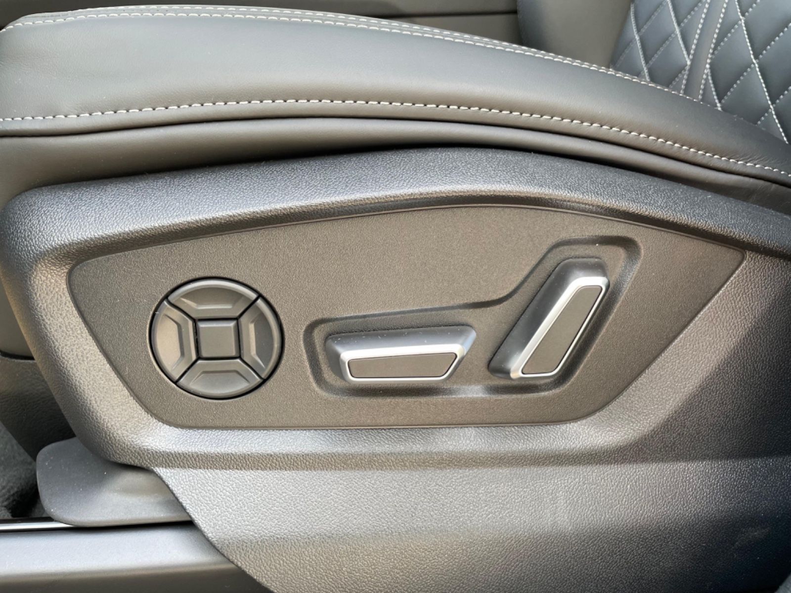 Fahrzeugabbildung Audi Q8 50 TDI Facelift |SLine|HUD|Softclose|23"|B&O|