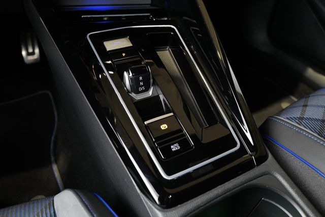 Volkswagen Golf VIII R Performance Akrapovic Pano HKardon K