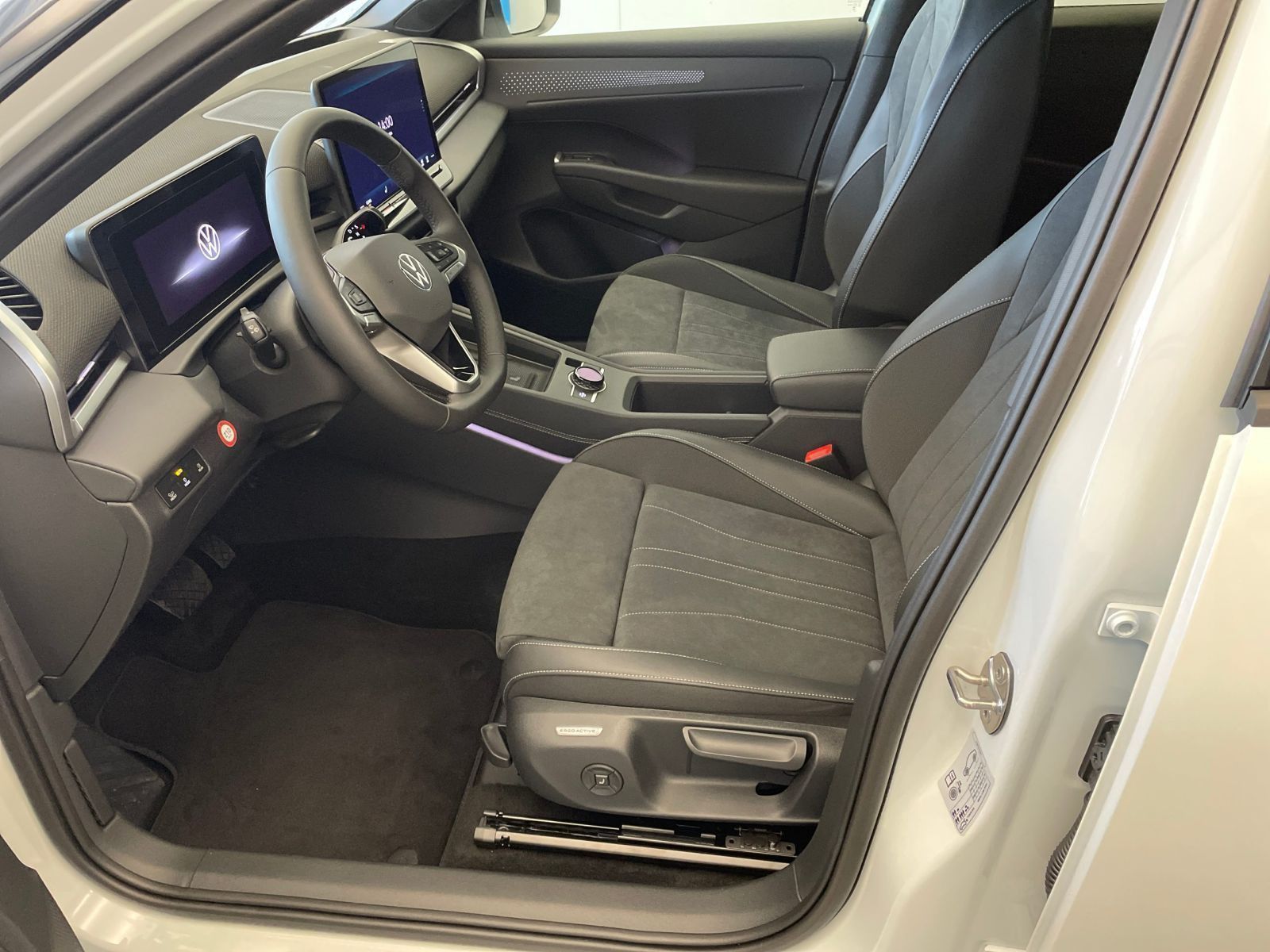 Volkswagen T-Roc - Bild 8