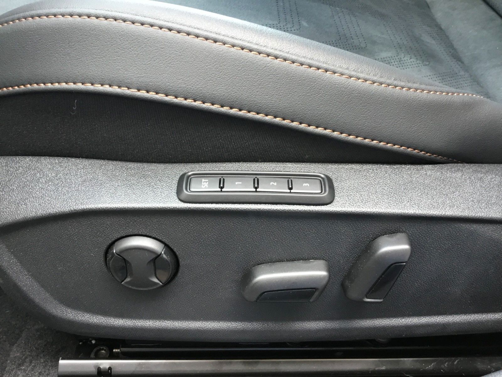 Fahrzeugabbildung CUPRA Formentor 2.0 TSI DSG 4WD+Pano+Matrix+AHK+19"