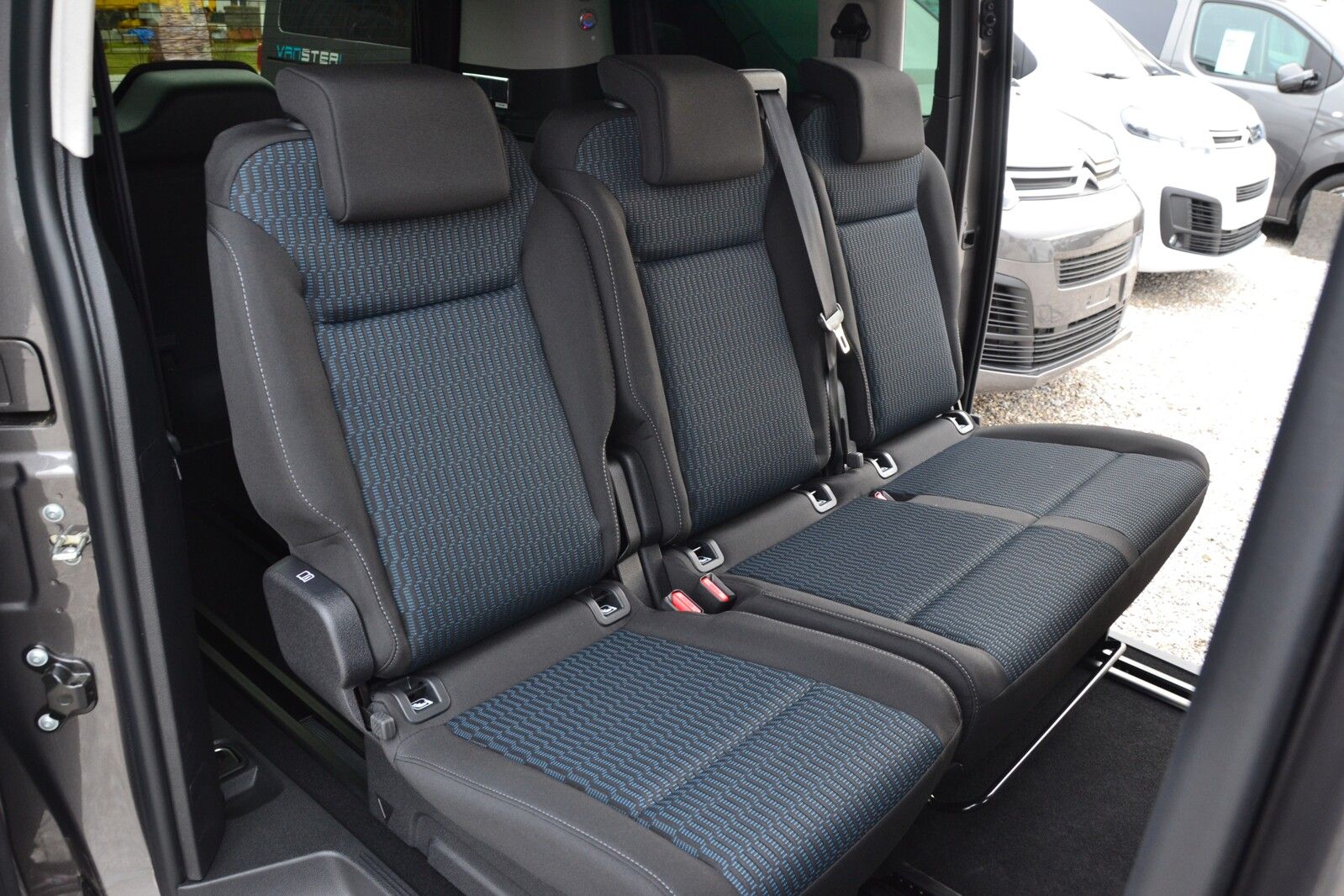 Fahrzeugabbildung Pössl Vanster Citroen 180 PS 9465 EUR geschenkt