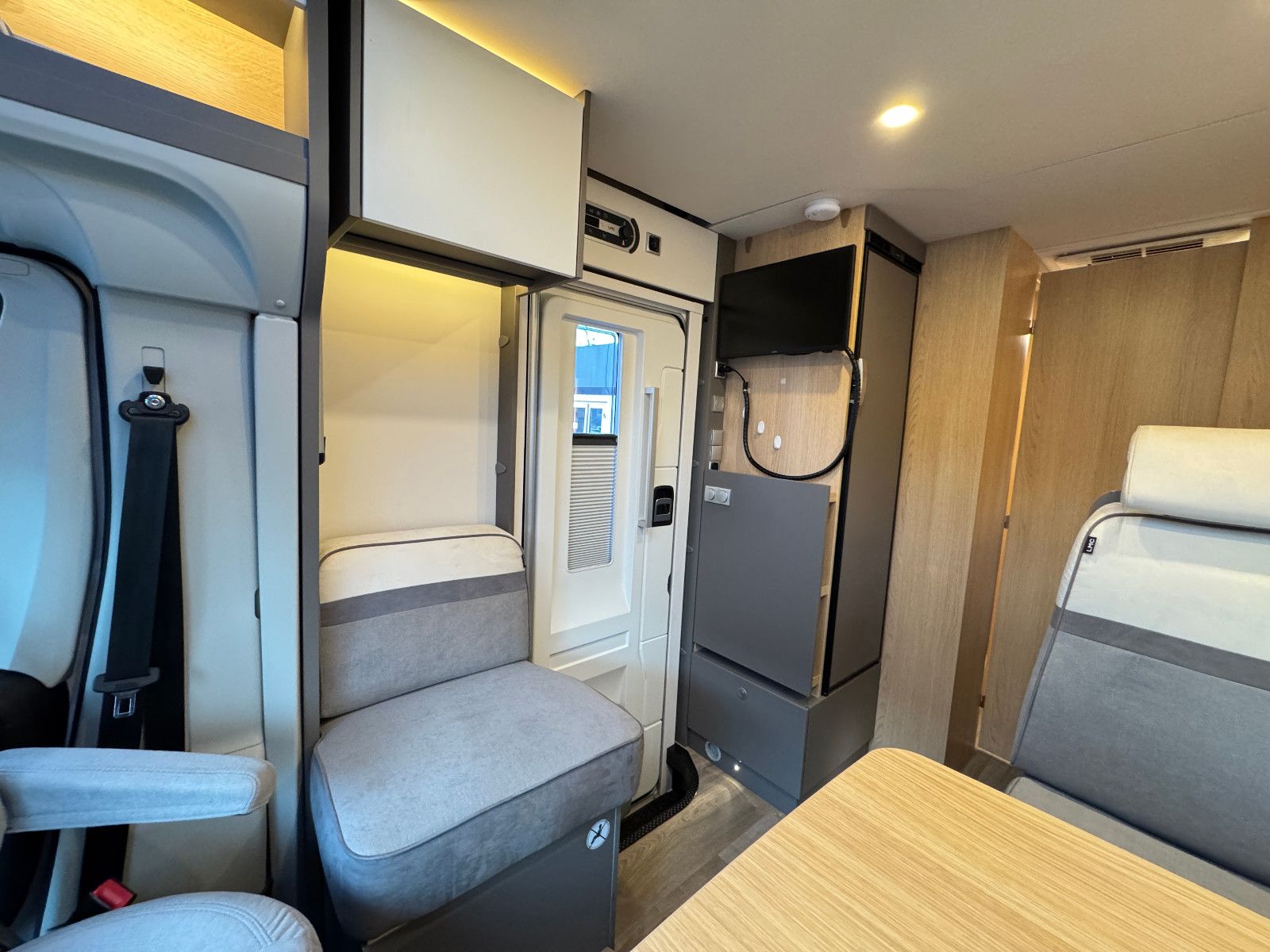 Fahrzeugabbildung LMC TOURER LIFT H 730 G DACHKLIMA SAT SKYROOF HUBBET