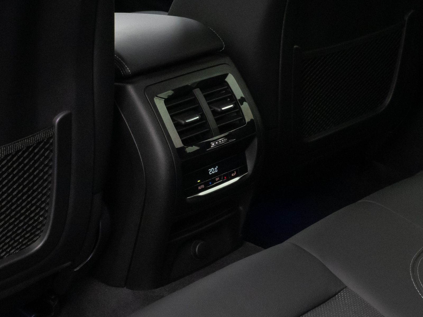 Fahrzeugabbildung BMW X3 xD20d xLine Kamera HUD H/K Komfort Sport 19"