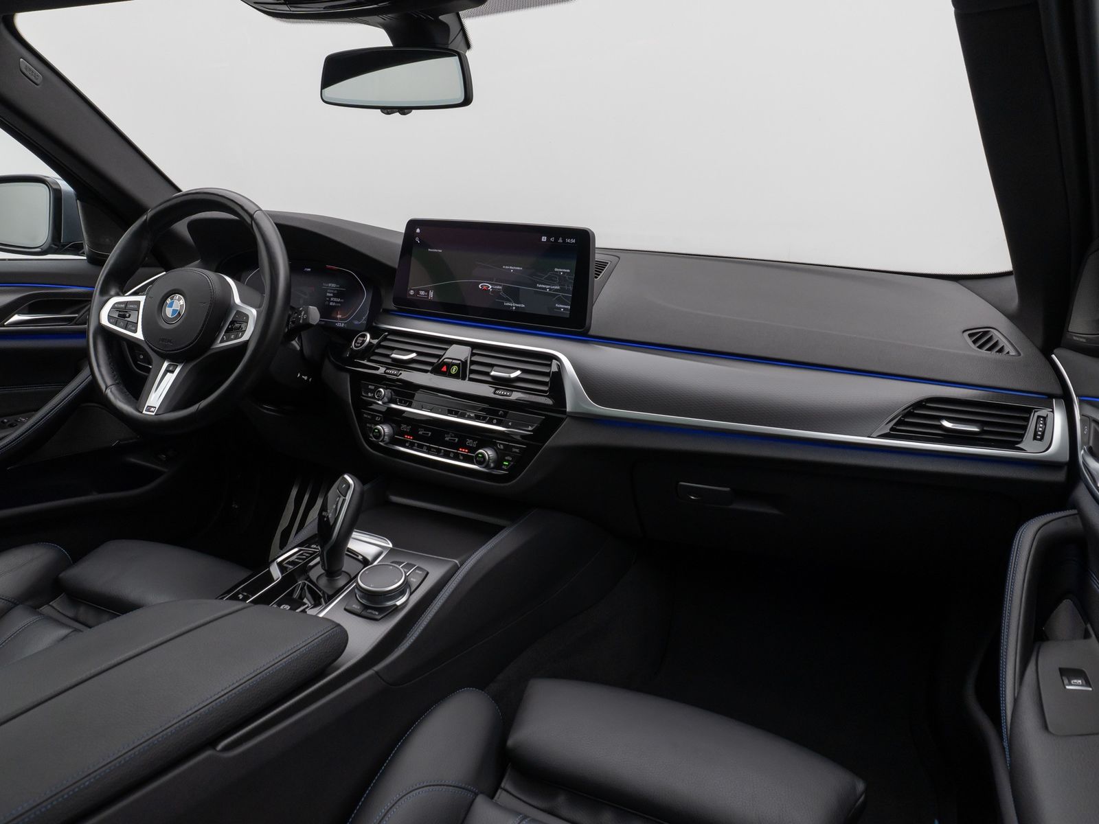 Fahrzeugabbildung BMW 540i xD M Sport Panorama DAB H/K DispKey 19Zoll