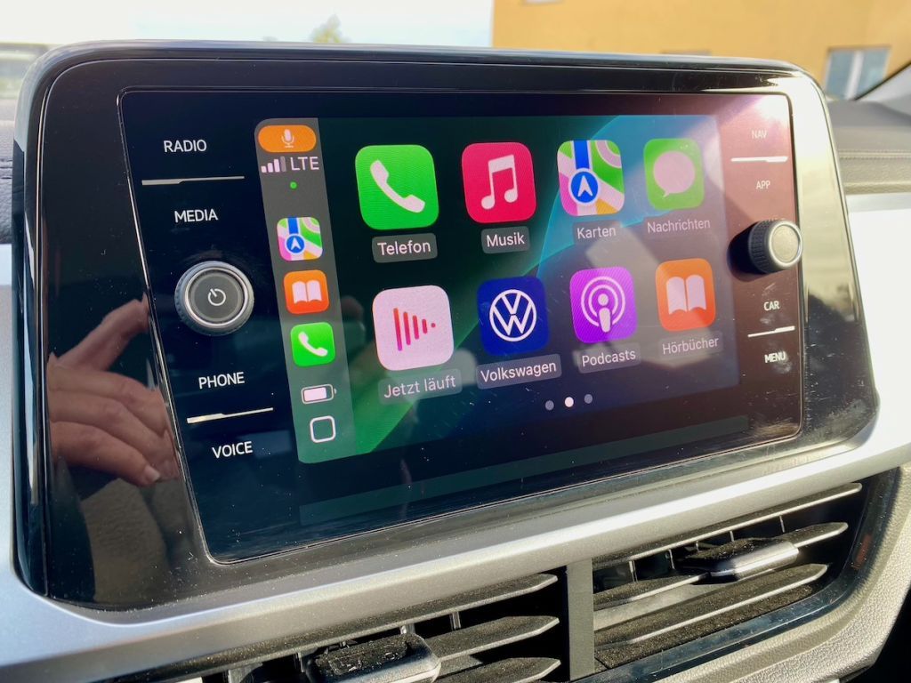 Fahrzeugabbildung Volkswagen T-Roc 1.0 AAC KLIMAAUT SHZ NAVI CARPLAY GJR