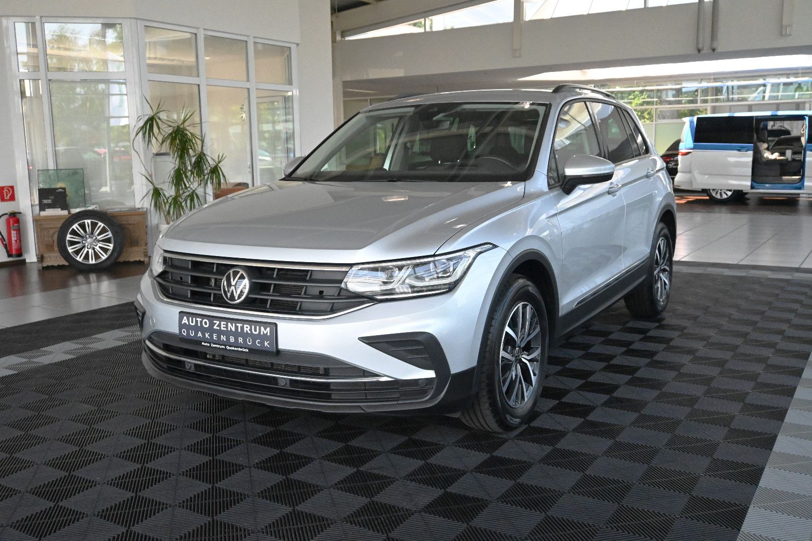 Volkswagen Tiguan 2.0 TDI Life Matrix Navi HUD CarPlay PDC imagem 3