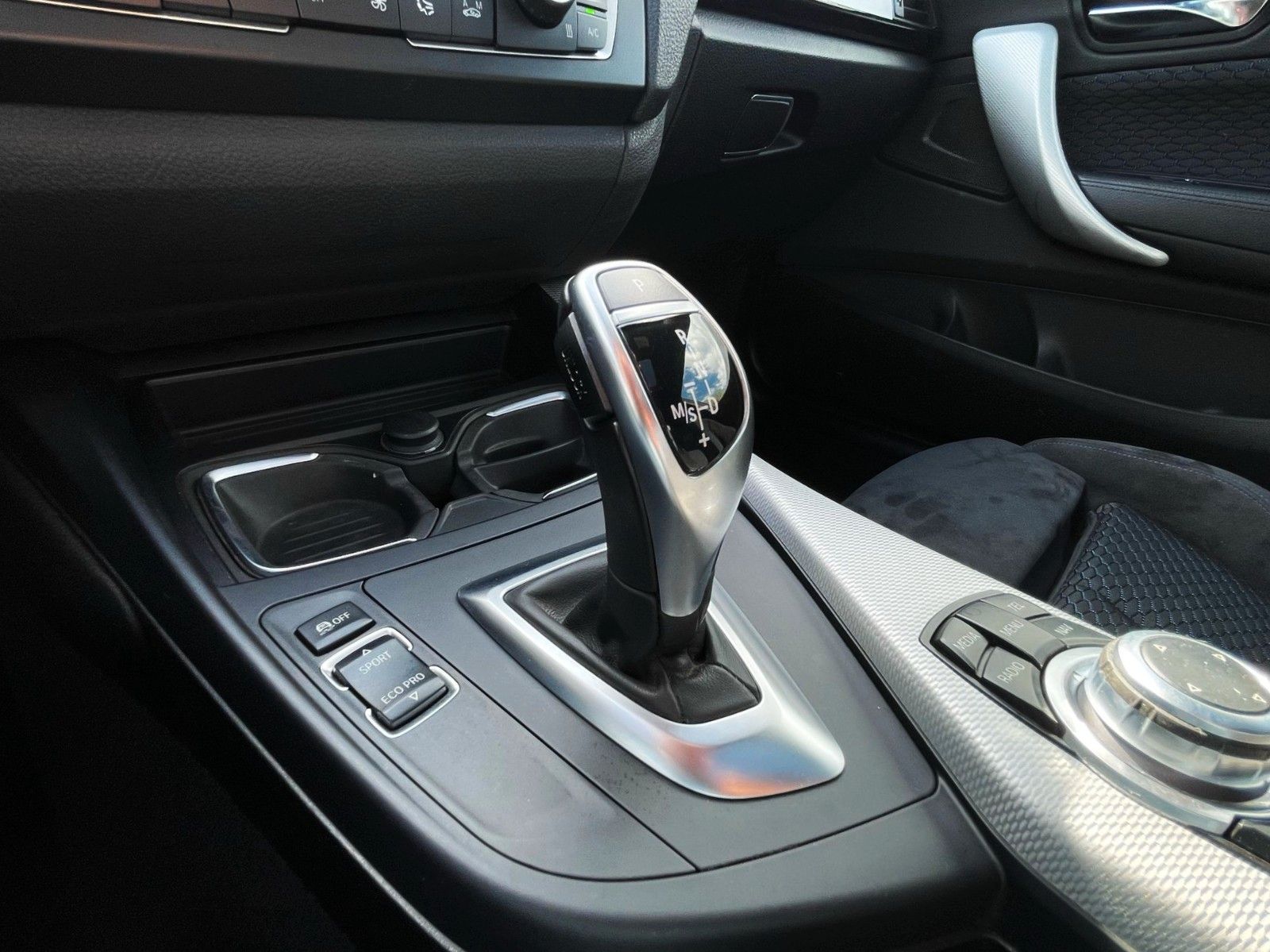 Fahrzeugabbildung BMW 220d Coupe SAG M SPORT PAKET NAVI GSD H&K SOUND