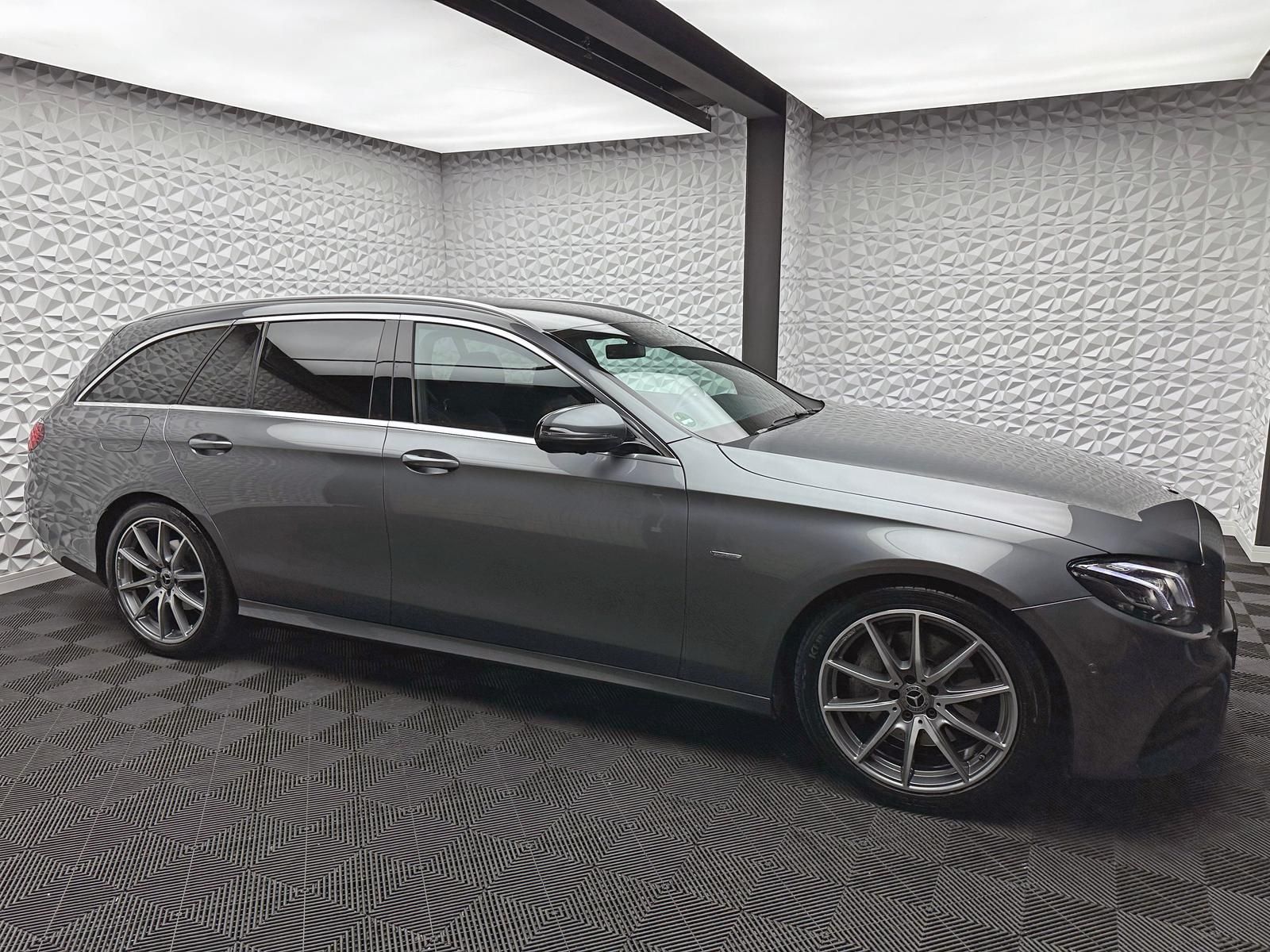 Fahrzeugabbildung Mercedes-Benz E220d AMG/MBUX/MEMORY/360°/LED/AMBIENTE/DAB/ILS+