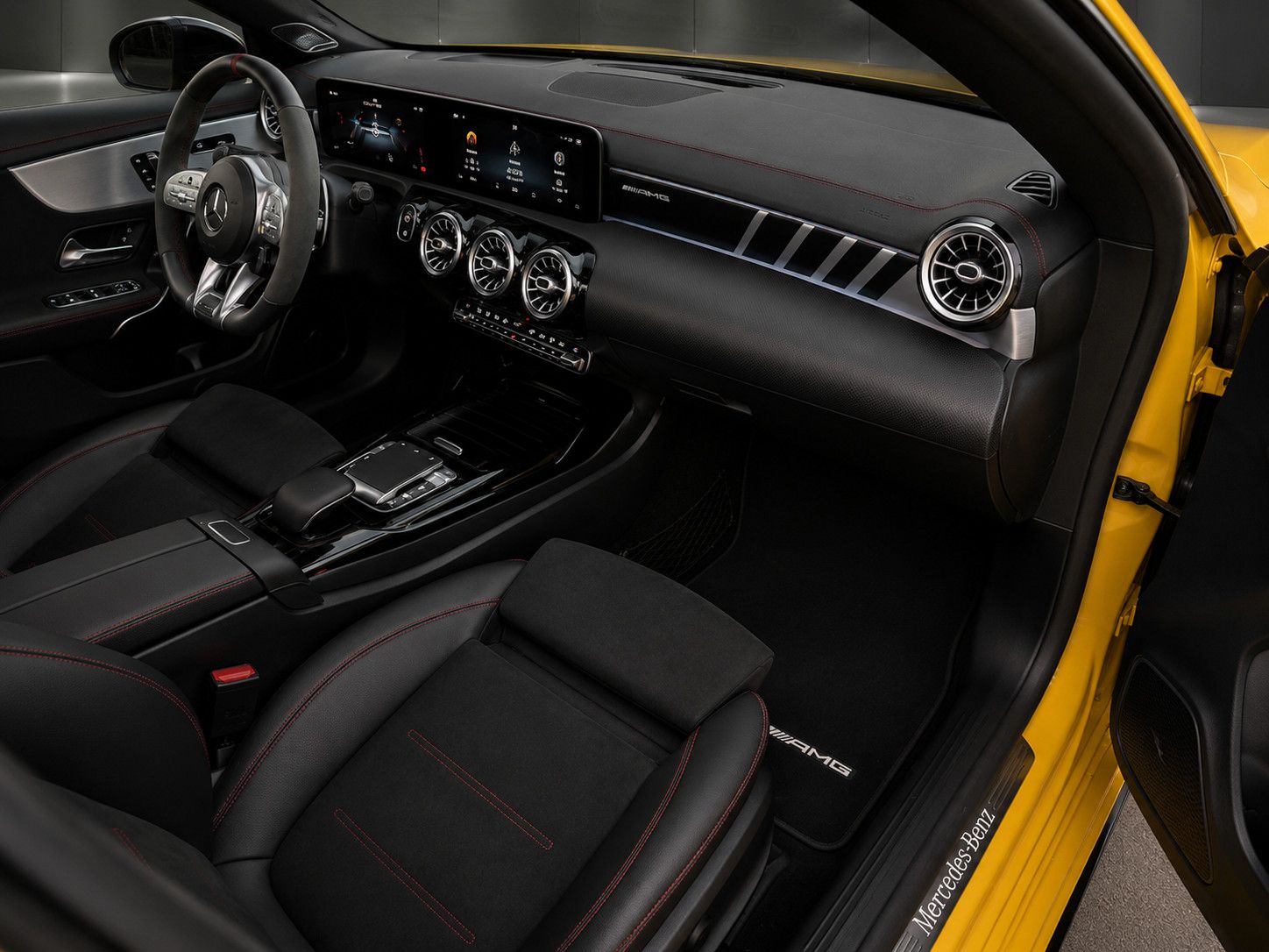 Mercedes-Benz CLA 35 AMG 4MATIC HUD PANORAMA 360 BURMESTER foto 2