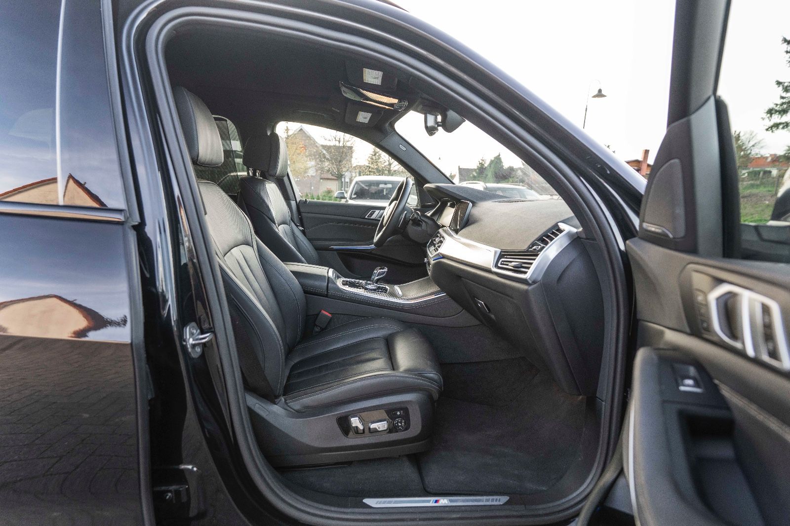 Fahrzeugabbildung BMW X5 xDrive40i M-SPORT HUD H&K 360° LASER ACC TOTW