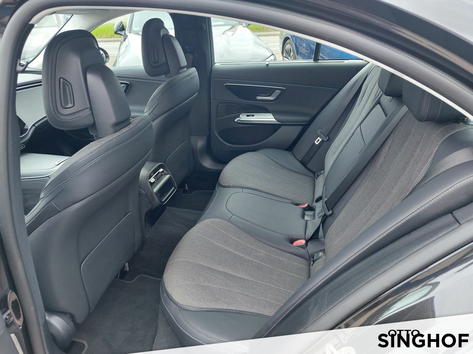 Fahrzeugabbildung Mercedes-Benz E 220 d Avantgarde +AHK+Digital LED+Standhg+360°