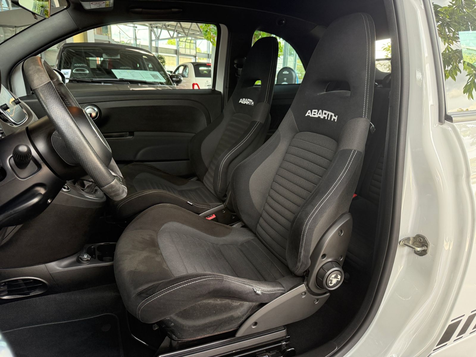 Fahrzeugabbildung Abarth 595C Cabrio Competizione KLIMA NAV PDC Beats