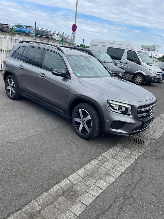 Image of Mercedes-Benz GLB 200