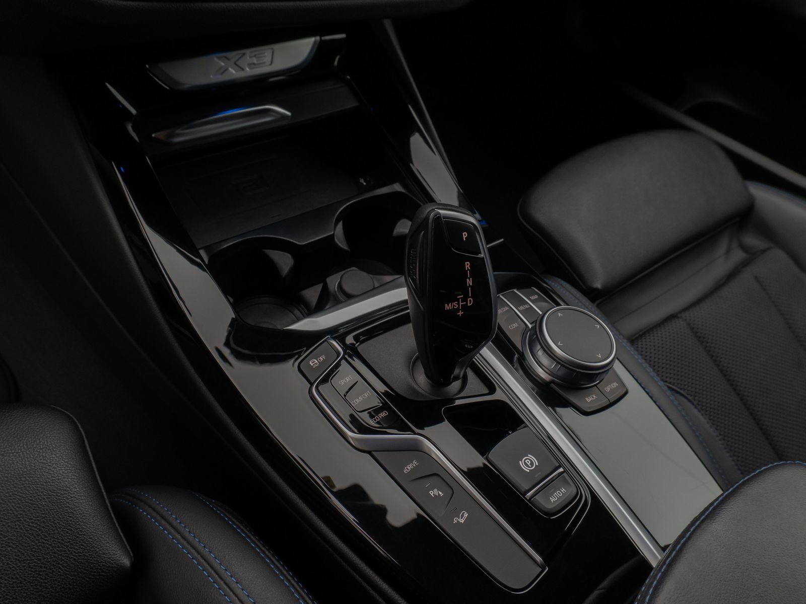 Fahrzeugabbildung BMW X3 xD30e M Sport Kamera HUD DAB HiFi AHK Komfort
