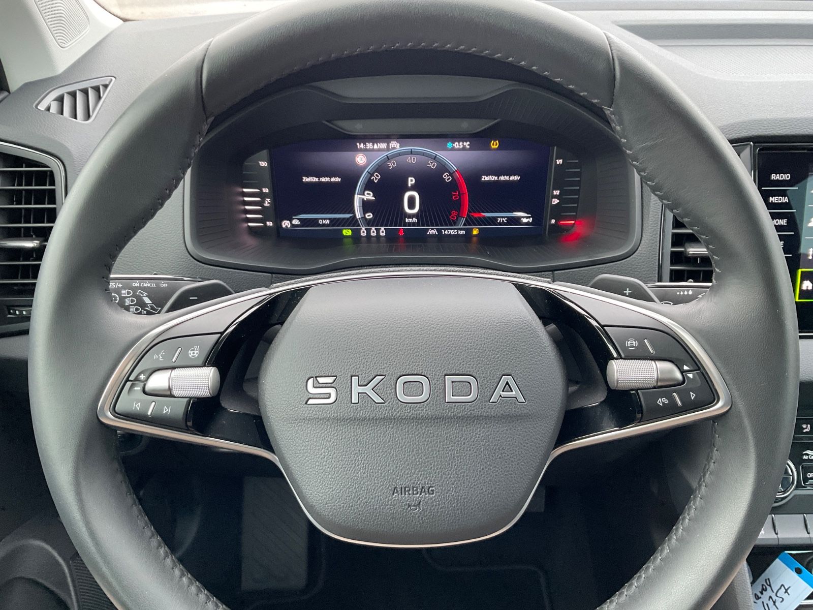 Fahrzeugabbildung SKODA Karoq 1.5l TSI DSG Tour,AHK,Navi,Kamera