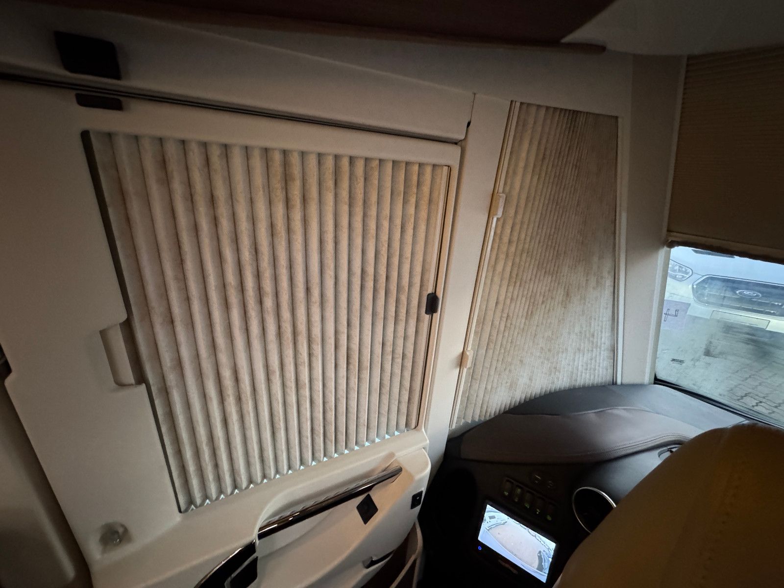 Fahrzeugabbildung Carthago Chic e-line I 51 QB MERCEDES 418 CDI 9GT 1.HAND