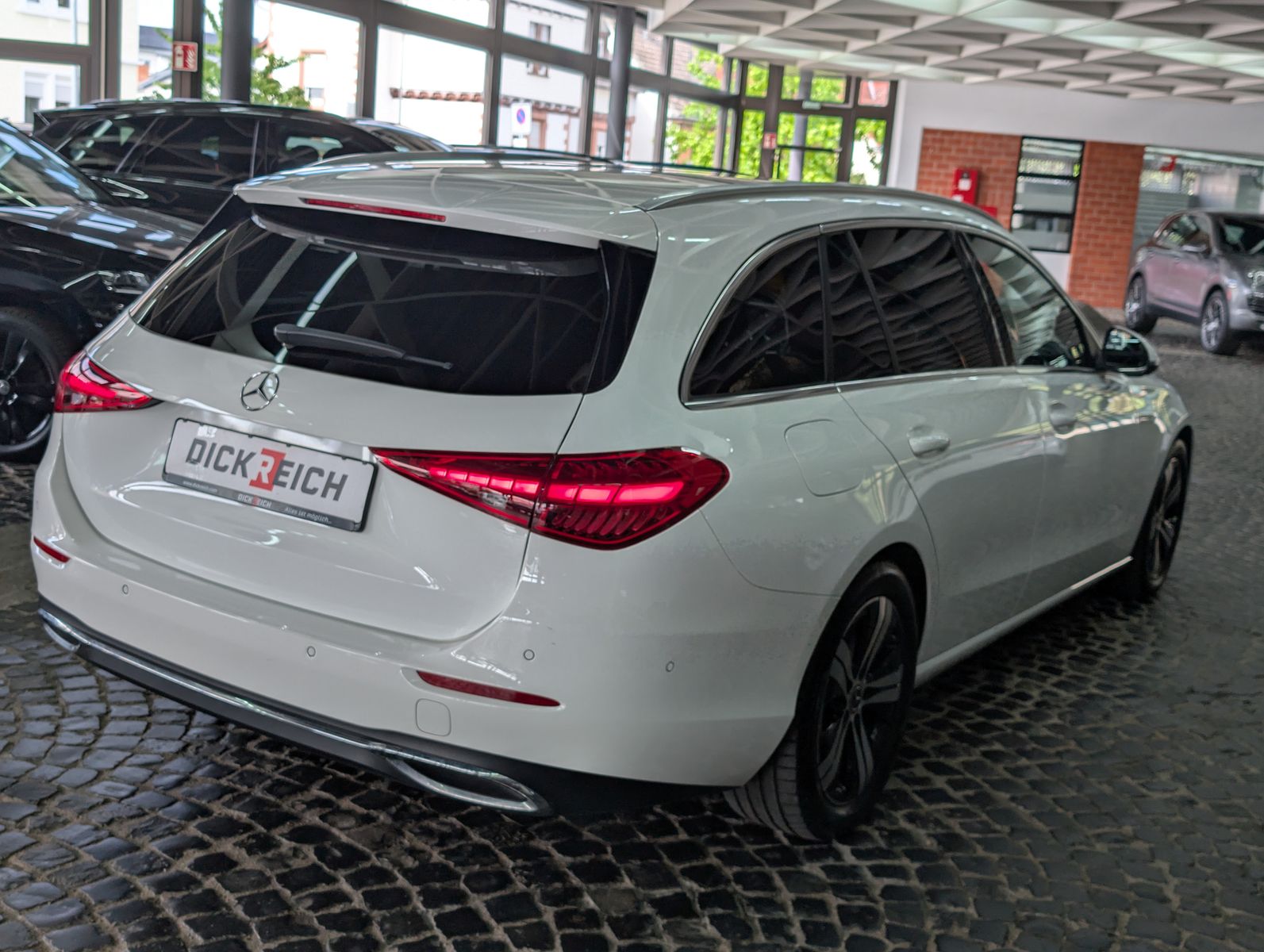 Fahrzeugabbildung Mercedes-Benz C 200 d T Avantgarde AHK PANO MBUX LEDER BURMEST