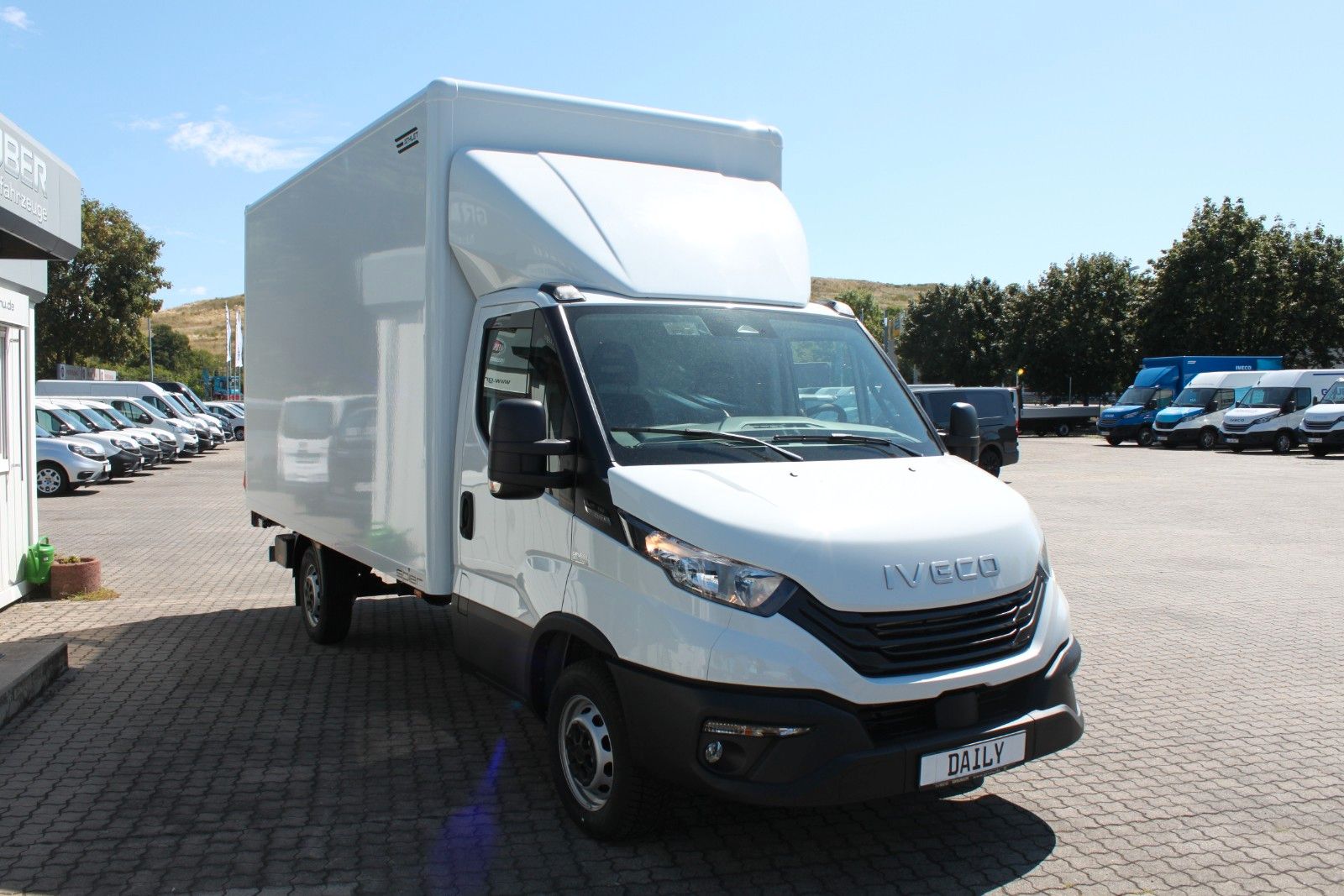 Fahrzeugabbildung Iveco Daily 35S16 Koffer 2375 hoch /LBW 750Kg